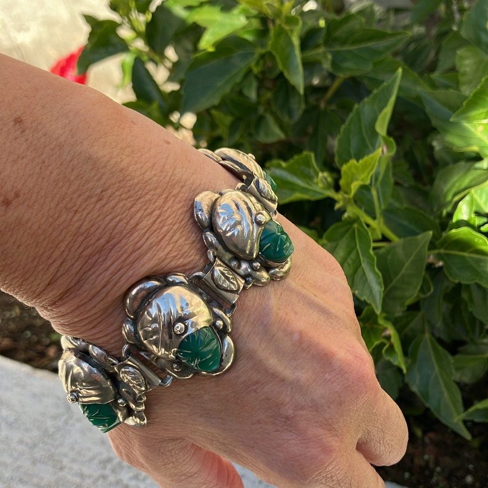 Unique MCM Mexico Silver and Green Carved Mask & Headdress Bracelet - Picture 6 of 13